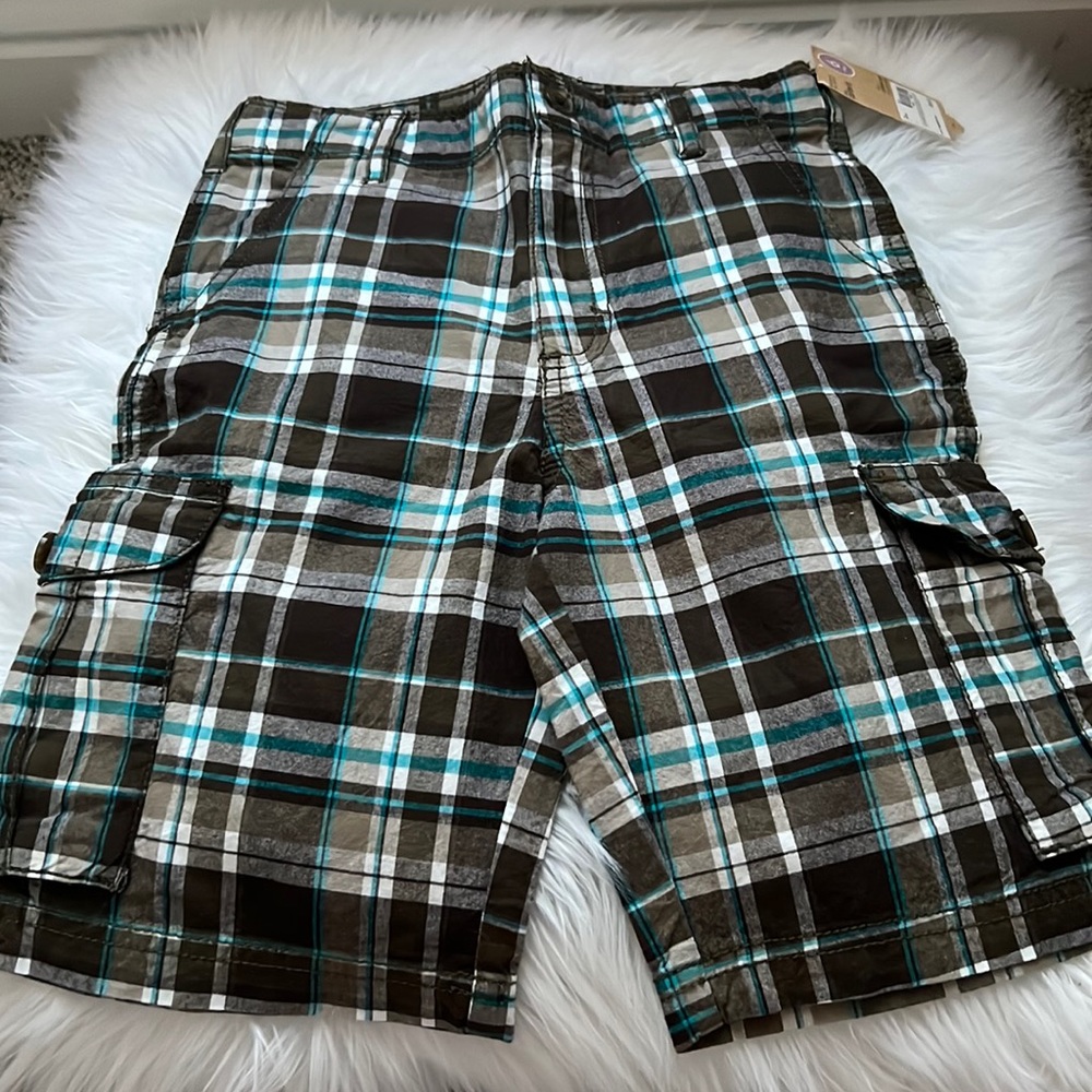 NWT, boys size 6, plaid, cargo shorts.